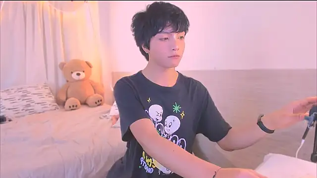 AllanYong18 online show from November 4, 2025, 4:22 am