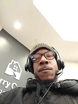 Snapshot of MrDaddyBbSnake chatting on January 22, 2025, 4:23 pm MrDaddyBbSnake online show from January 22, 2025, 4:23 pm