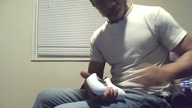 Snapshot of MrDaddyBbSnake chatting on March 13, 2025, 12:59 am MrDaddyBbSnake online show from March 13, 2025, 12:59 am