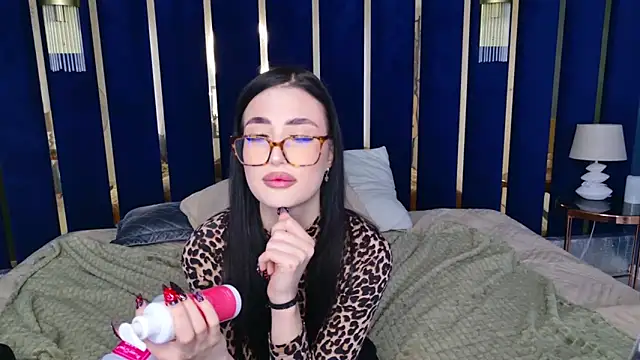 EmmaLawrens online show from February 7, 2025, 3:41 pm