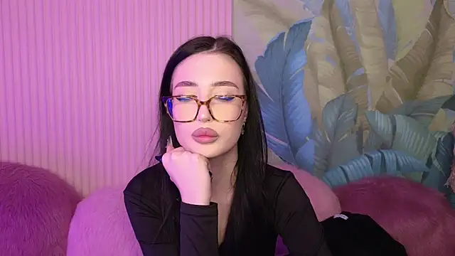 EmmaLawrens online show from February 19, 2025, 12:00 pm