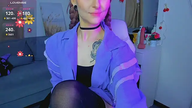 Snapshot of Emily__Mooree chatting on January 16, 2025, 7:17 am Emily  Mooree online show from January 16, 2025, 7:17 am