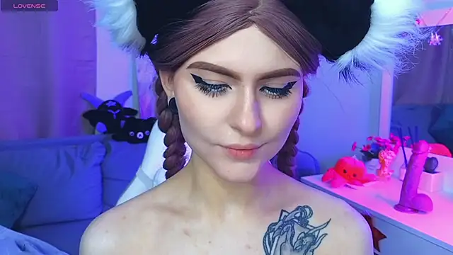 Snapshot of Emily__Mooree chatting on February 3, 2025, 10:58 am Emily  Mooree online show from February 3, 2025, 10:58 am