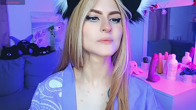 Snapshot of Emily__Mooree chatting on February 8, 2025, 7:15 am Emily  Mooree online show from February 8, 2025, 7:15 am