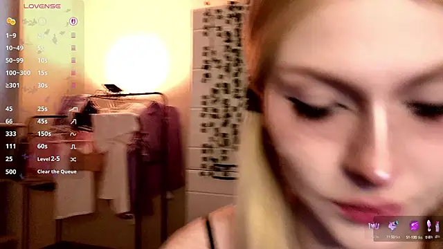 Snapshot of Emily__Mooree chatting on October 10, 2025, 8:13 am Emily  Mooree online show from October 10, 2025, 8:13 am