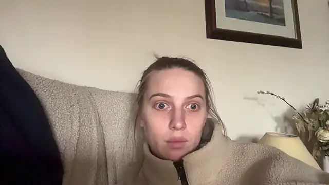 Snapshot of Ella-82 chatting on February 11, 2025, 1:51 pm Ella-82 online show from February 11, 2025, 1:51 pm