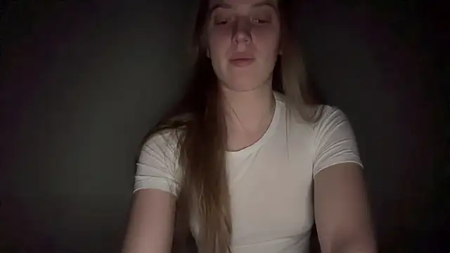 Snapshot of Ella-82 chatting on February 24, 2025, 2:51 am Ella-82 online show from February 24, 2025, 2:51 am