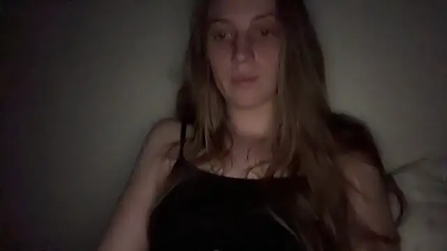 Snapshot of Ella-82 chatting on February 25, 2025, 3:09 am Ella-82 online show from February 25, 2025, 3:09 am