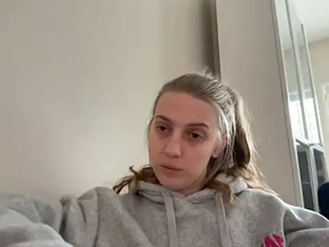 Snapshot of Ella-82 chatting on February 27, 2025, 7:47 pm Ella-82 online show from February 27, 2025, 7:47 pm