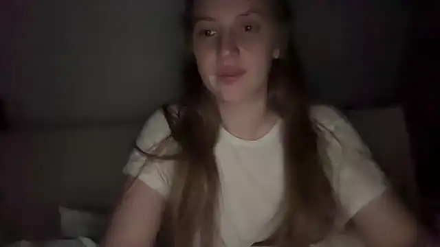 Snapshot of Ella-82 chatting on March 7, 2025, 10:32 pm Ella-82 online show from March 7, 2025, 10:32 pm