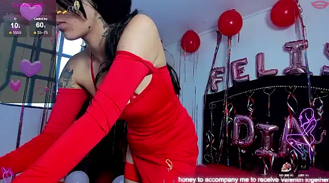 Snapshot of Cleo_Hott chatting on February 13, 2025, 9:38 pm Cleo Hott online show from February 13, 2025, 9:38 pm