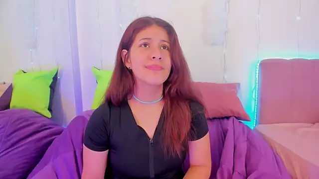 Snapshot of MiaQueen021 chatting on October 7, 2025, 12:57 pm MiaQueen021 online show from October 7, 2025, 12:57 pm