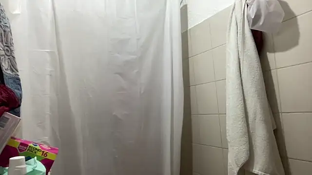 LunaBeya online show from February 20, 2026, 12:27 pm