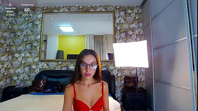 LiaStef online show from February 10, 2026, 9:35 am