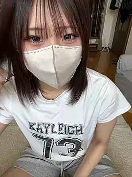 sakuchaaa 2525 online show from May 10, 2026, 6:07 am
