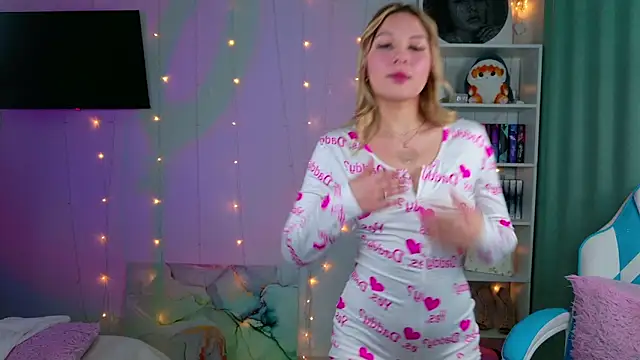 Mercedes Robinson online show from February 18, 2026, 4:19 am