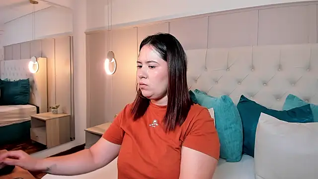 zoes milee online show from September 22, 2025, 4:09 pm