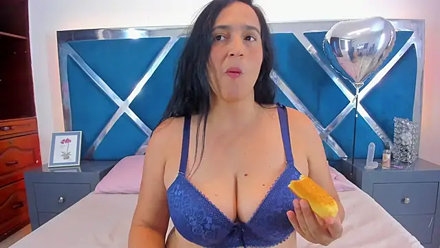 LucineArias online show from March 6, 2025, 8:16 pm