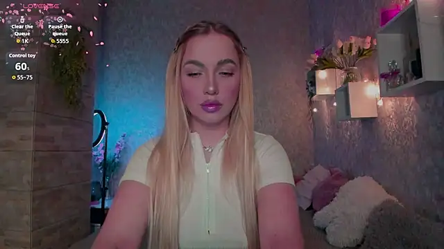 Mika Rayy online show from December 15, 2025, 9:41 pm