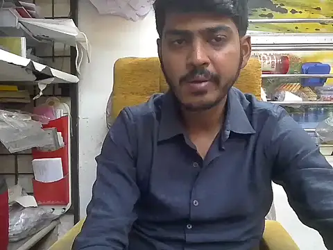 cute modell online show from February 4, 2026, 12:22 pm