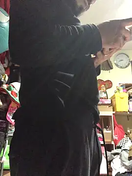 leonardohot1987 online show from February 4, 2025, 5:10 am