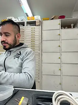 leonardohot1987 online show from March 7, 2025, 3:28 pm