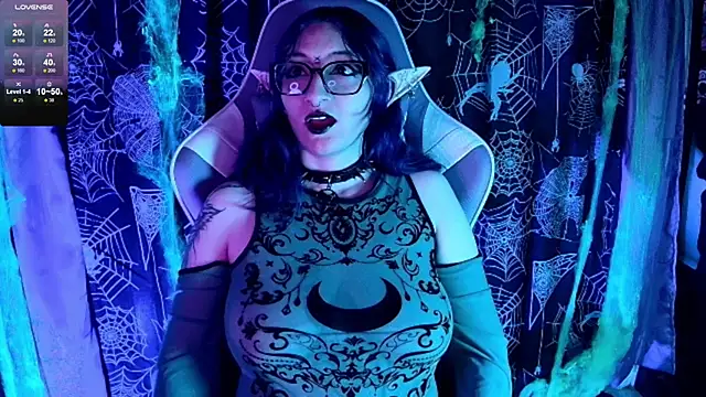 Kimlennox  online show from October 25, 2025, 1:29 pm