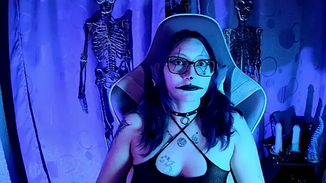 Kimlennox  online show from November 4, 2025, 3:22 pm