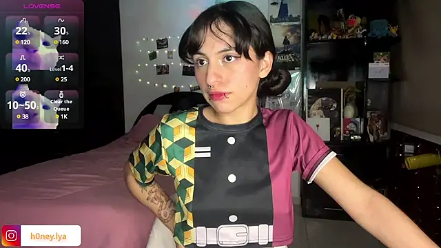 Snapshot of B0nnie_H0ney chatting on January 17, 2025, 11:29 pm B0nnie H0ney online show from January 17, 2025, 11:29 pm