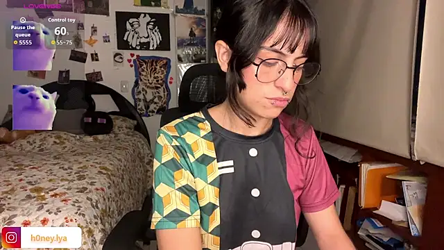 Snapshot of B0nnie_H0ney chatting on February 15, 2026, 12:40 am B0nnie H0ney online show from February 15, 2026, 12:40 am