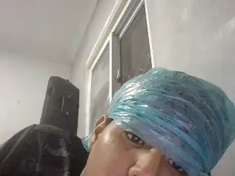 Snapshot of it0z_klk chatting on February 3, 2025, 4:35 am it0z klk online show from February 3, 2025, 4:35 am