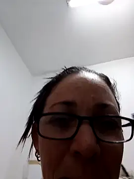 Snapshot of Zuzell_Sweet chatting on February 3, 2025, 5:40 am Zuzell Sweet online show from February 3, 2025, 5:40 am