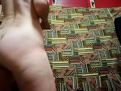 Snapshot of Zuzell_Sweet chatting on October 28, 2025, 2:15 am Zuzell Sweet online show from October 28, 2025, 2:15 am