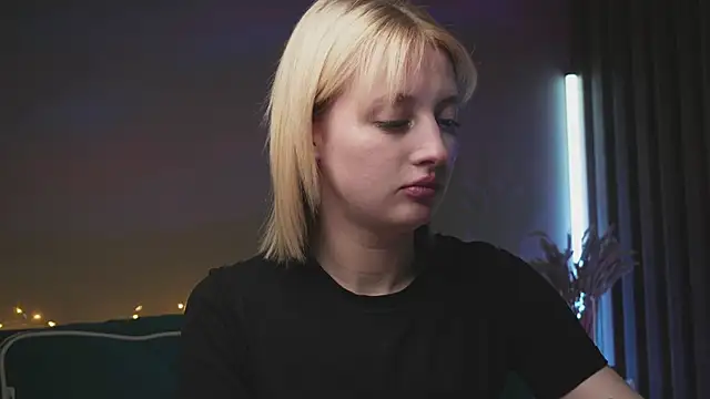 milasmiu online show from February 18, 2025, 4:05 pm