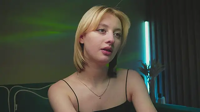 milasmiu online show from February 19, 2025, 9:25 pm