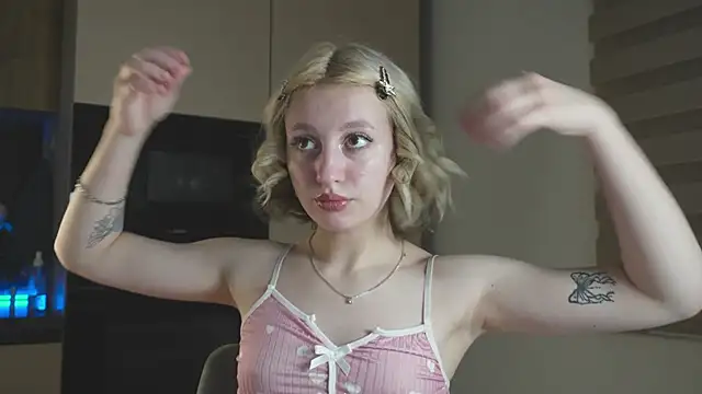 milasmiu online show from March 14, 2025, 5:02 pm