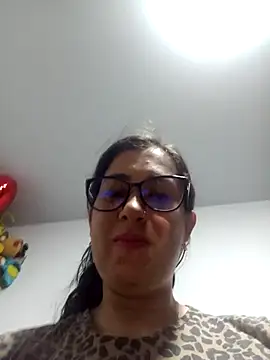 CHARLOTTE 1711 online show from December 5, 2025, 4:43 am