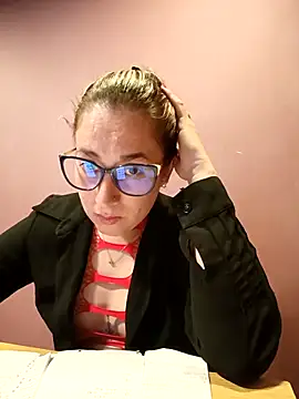 CHARLOTTE 1711 online show from April 20, 2026, 2:58 am