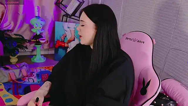 JessicaAddams online show from May 17, 2026, 3:19 pm