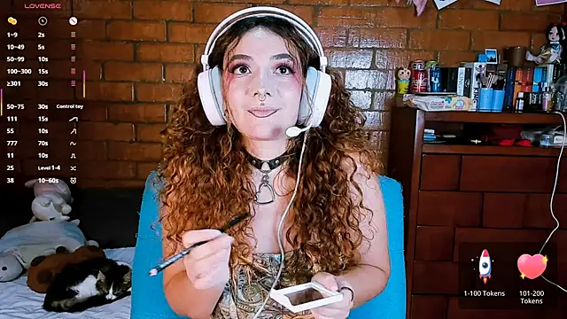 Annycolin  online show from May 8, 2026, 9:42 pm
