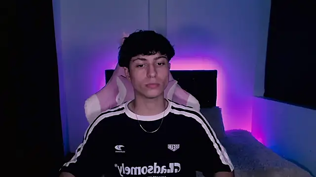 Snapshot of Evan_Hunter chatting on January 30, 2025, 12:29 am Evan Hunter online show from January 30, 2025, 12:29 am