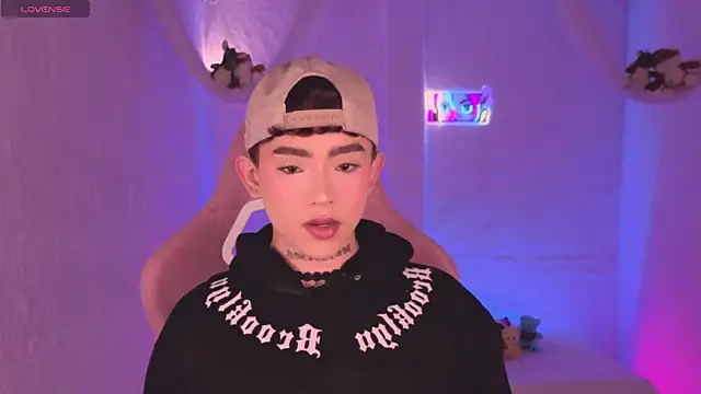 Snapshot of Evan_Hunter chatting on November 10, 2025, 11:31 am Evan Hunter online show from November 10, 2025, 11:31 am