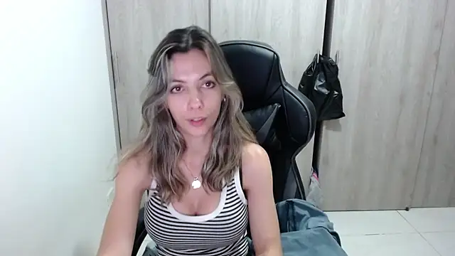 Princezzlove3 online show from February 15, 2025, 2:58 am