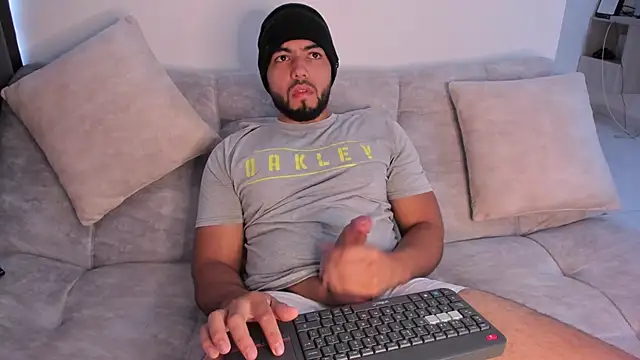 arturguy00 online show from February 7, 2025, 4:35 pm