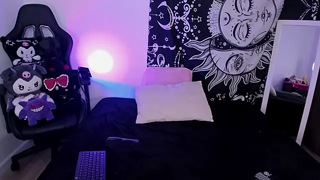 Snapshot of raven__white1 chatting on October 11, 2025, 9:24 pm raven white1 online show from October 11, 2025, 9:24 pm