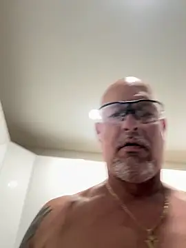 Snapshot of carlospingalinda chatting on March 8, 2025, 10:45 pm carlospingalinda online show from March 8, 2025, 10:45 pm