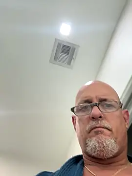 Snapshot of carlospingalinda chatting on September 15, 2025, 9:37 pm carlospingalinda online show from September 15, 2025, 9:37 pm