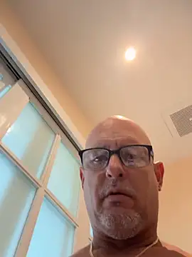 Snapshot of carlospingalinda chatting on September 24, 2025, 8:34 pm carlospingalinda online show from September 24, 2025, 8:34 pm