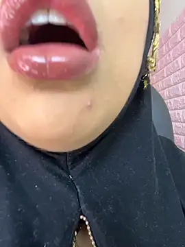 Snapshot of zahra_Jalid chatting on February 4, 2026, 10:47 pm zahra Jalid online show from February 4, 2026, 10:47 pm