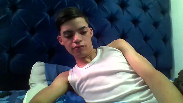 Latinos 2001 online show from April 23, 2026, 5:04 pm